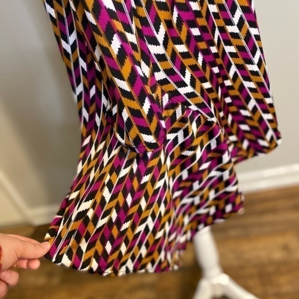 Misia Geometric Striped Flowy Top - Picture 6 of 9